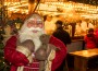 Nikoläuse besuchen Weihnachtsmarkt