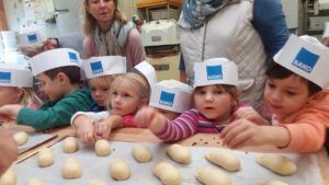 Kinder besichtigen Bäckerei 22.11.16 01