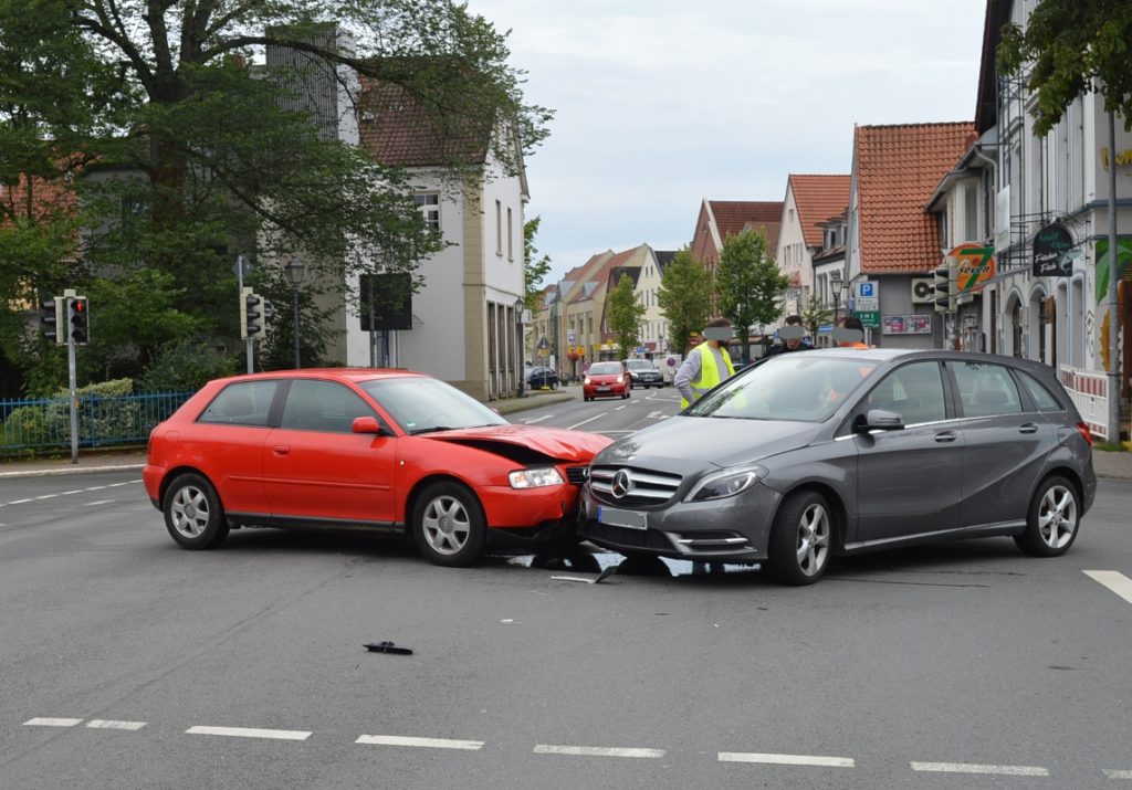 Verkehrsunfall Auf Kreuzung - Bückeburg-Lokal | Bückeburg-Lokal