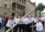 Bürgerbataillon stellt Maibaum auf</br>Traditionelle Feier auf dem Marktplatz