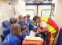 Kinderfeuerwehr besichtigt Rettungswache